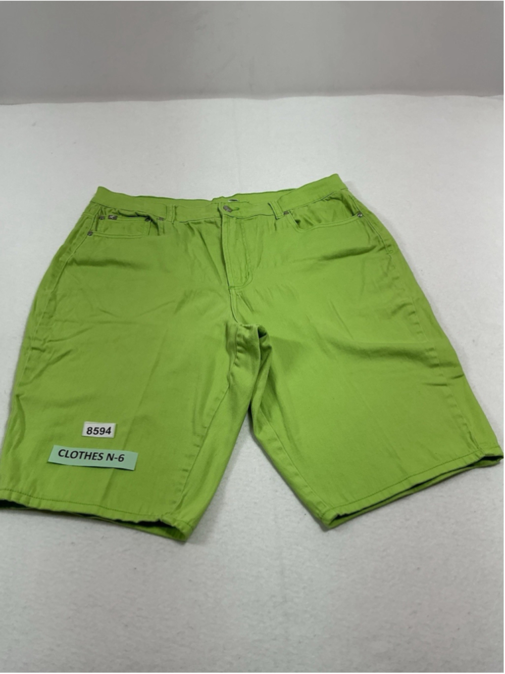 Woman’s Excellent Condition Diane Gilman Bermuda Shorts Neon Green 20W